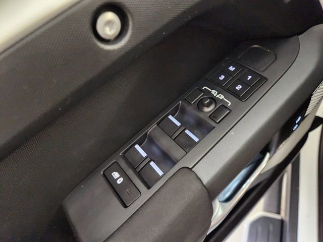 Used 2023 Land Rover Defender 130 X-Dynamic SE AWD/4WD image 23