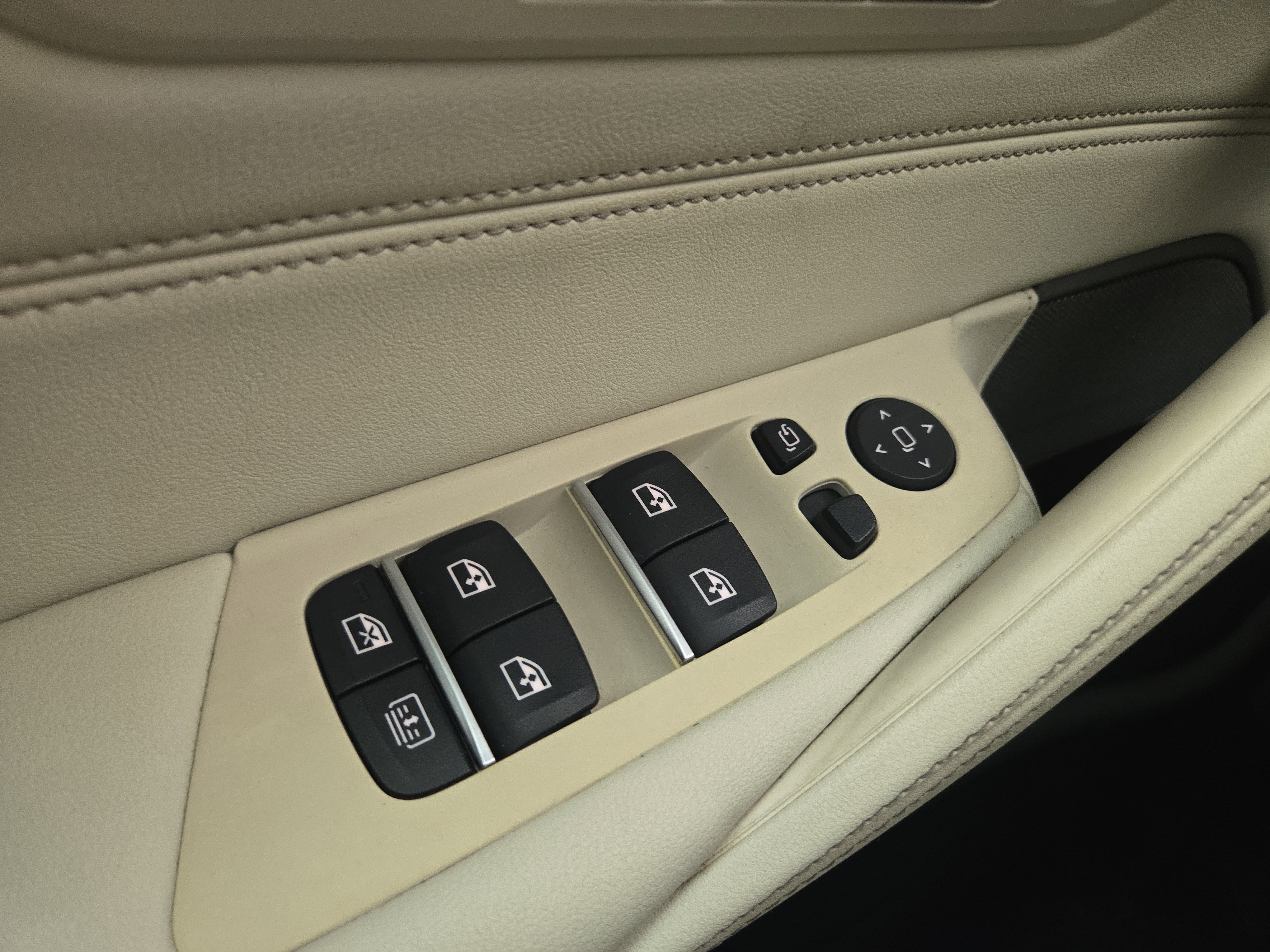 Used 2022 BMW 530i xDrive w/ Executive Package image 30