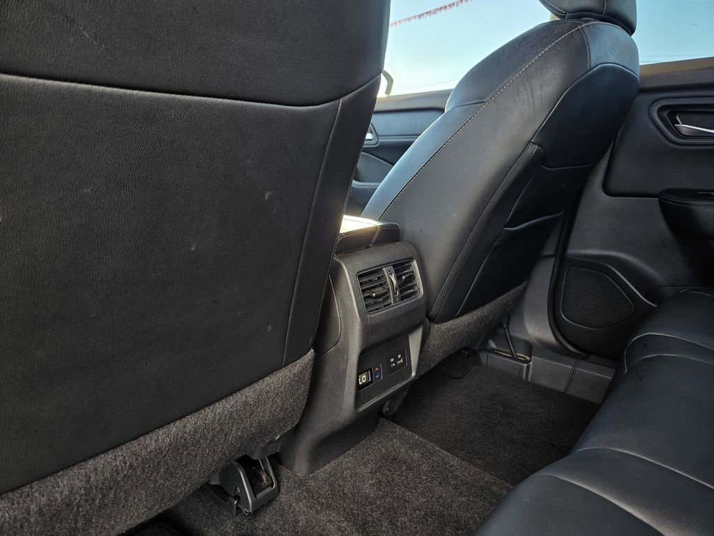 Used 2023 Nissan Rogue SL w/ SL Premium Package image 30