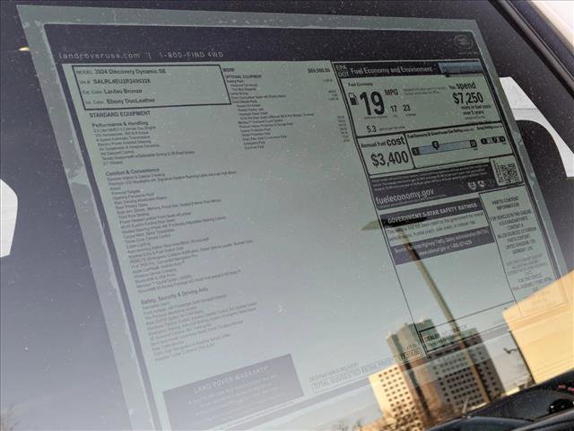 New 2024 Land Rover Discovery Dynamic SE image 17