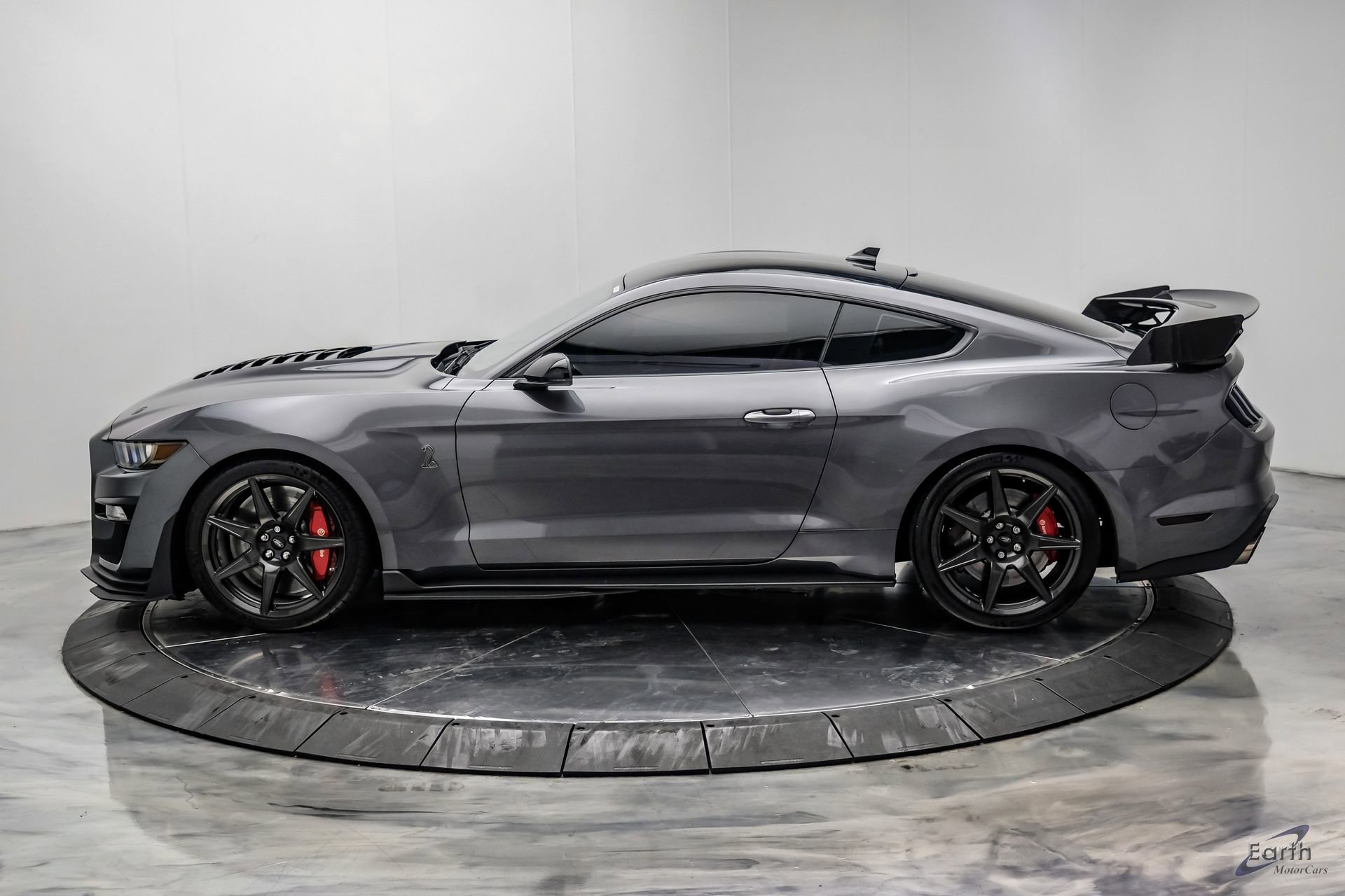 Used 2021 Ford Mustang Shelby GT500 w/ Carbon Fiber Track Pack RWD image 9