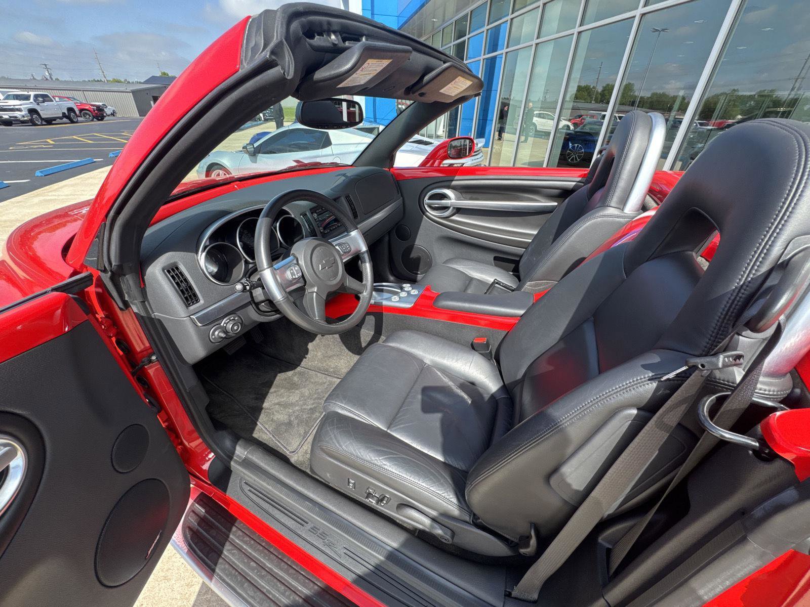 Used 2005 Chevrolet SSR w/ Preferred Equipment Group RWD image 11