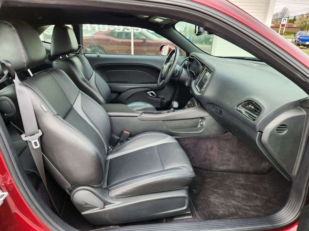 Used 2018 Dodge Challenger R/T Plus RWD image 9