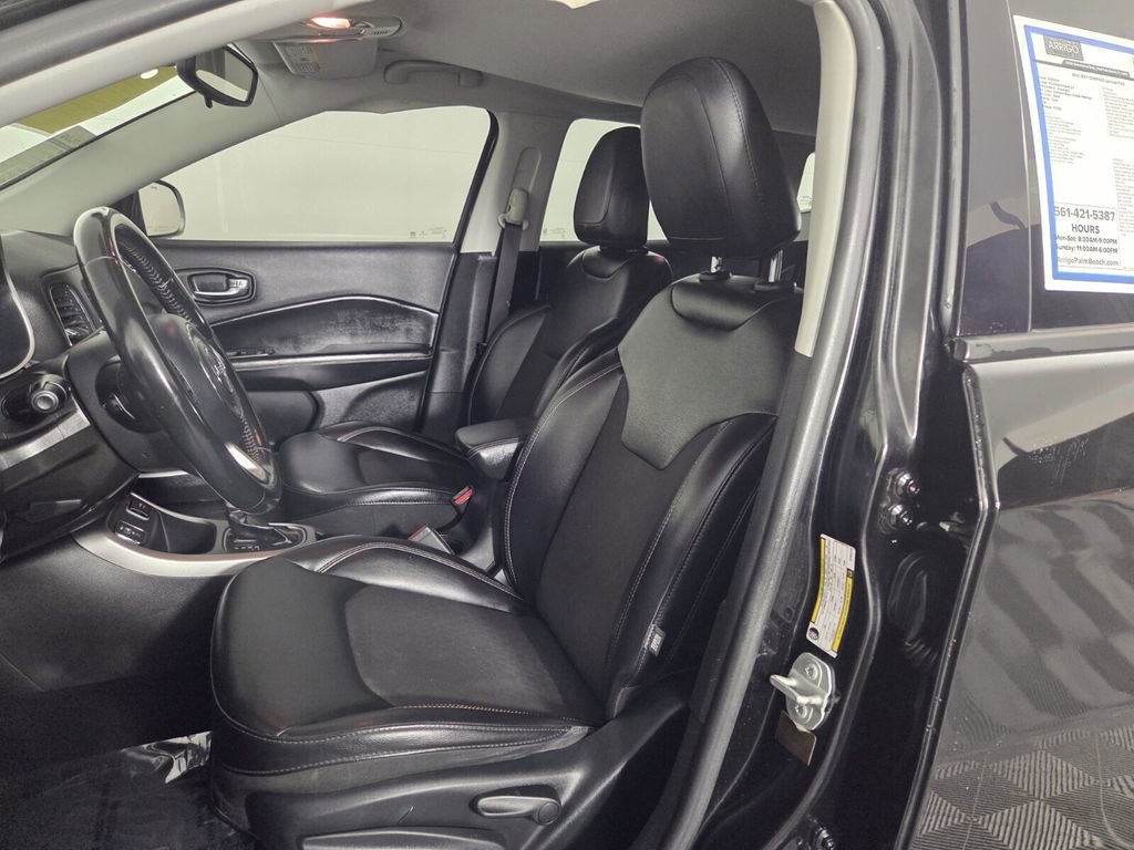 Used 2019 Jeep Compass Latitude FWD image 10