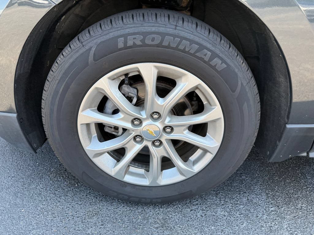 Used 2021 Chevrolet Equinox LS w/ LPO, Blackout Package FWD image 27