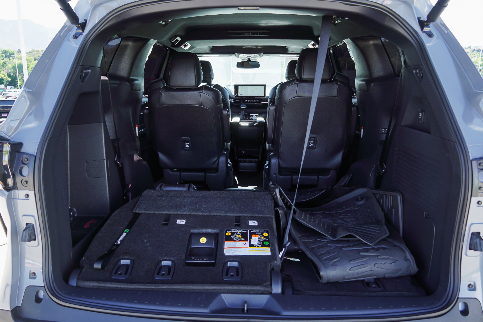 Certified 2025 Toyota Sienna XLE Woodland Edition AWD/4WD image 14