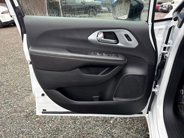 New 2026 Chrysler Pacifica Limited w/ S Appearance Package image 16