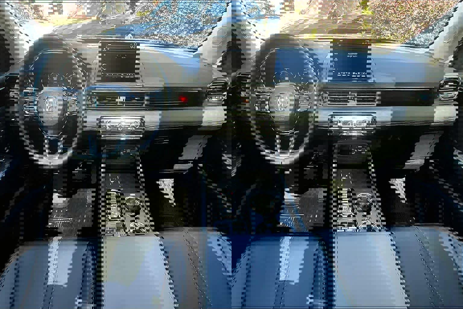 Used 2025 Honda Pilot Touring image 15