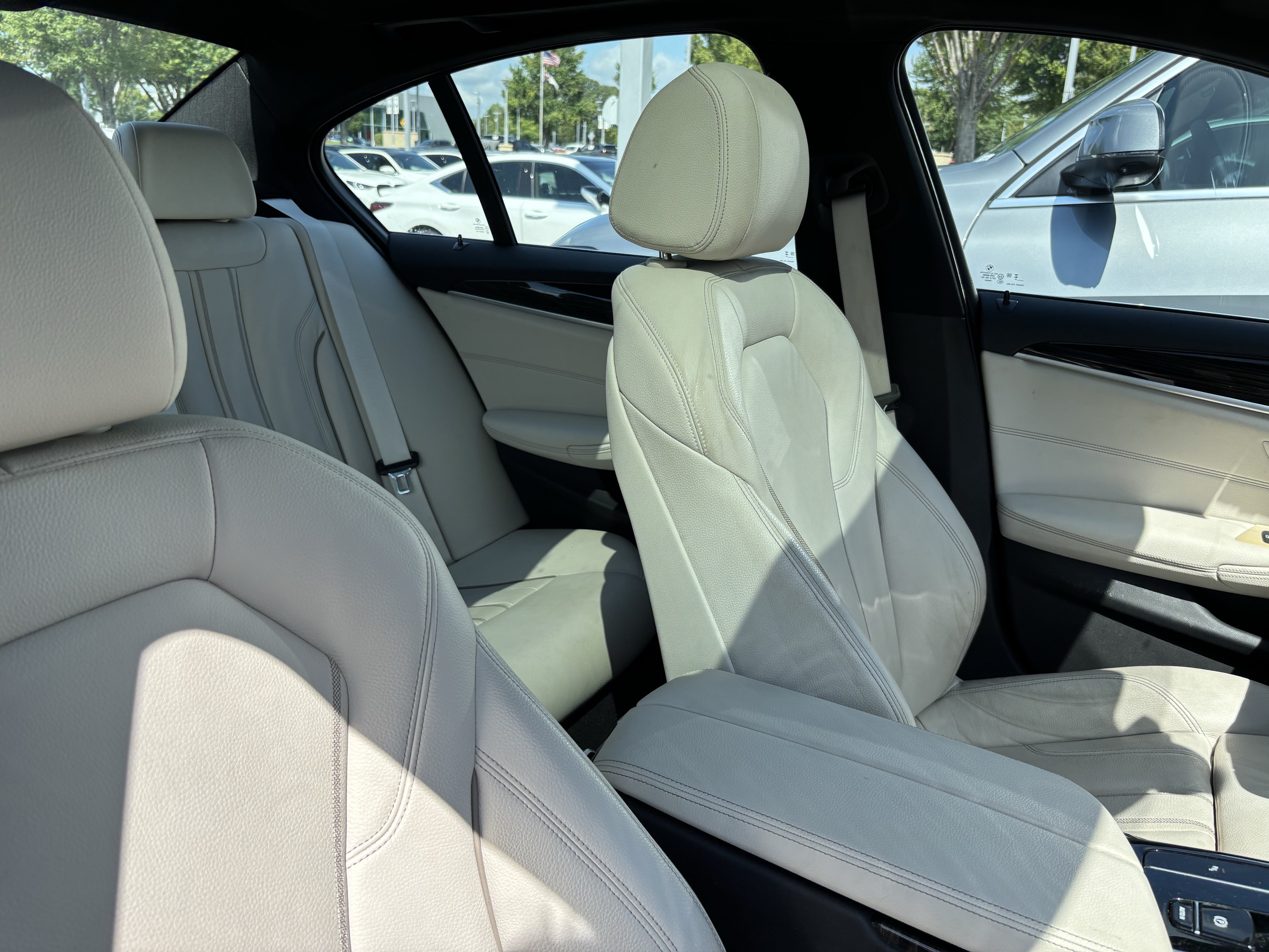 Used 2023 BMW 530i w/ Premium Package RWD image 30