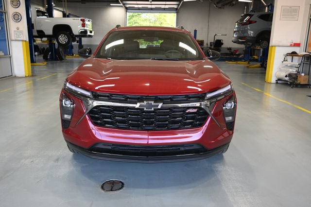 Used 2025 Chevrolet Trax RS w/ Sunroof Package FWD image 2