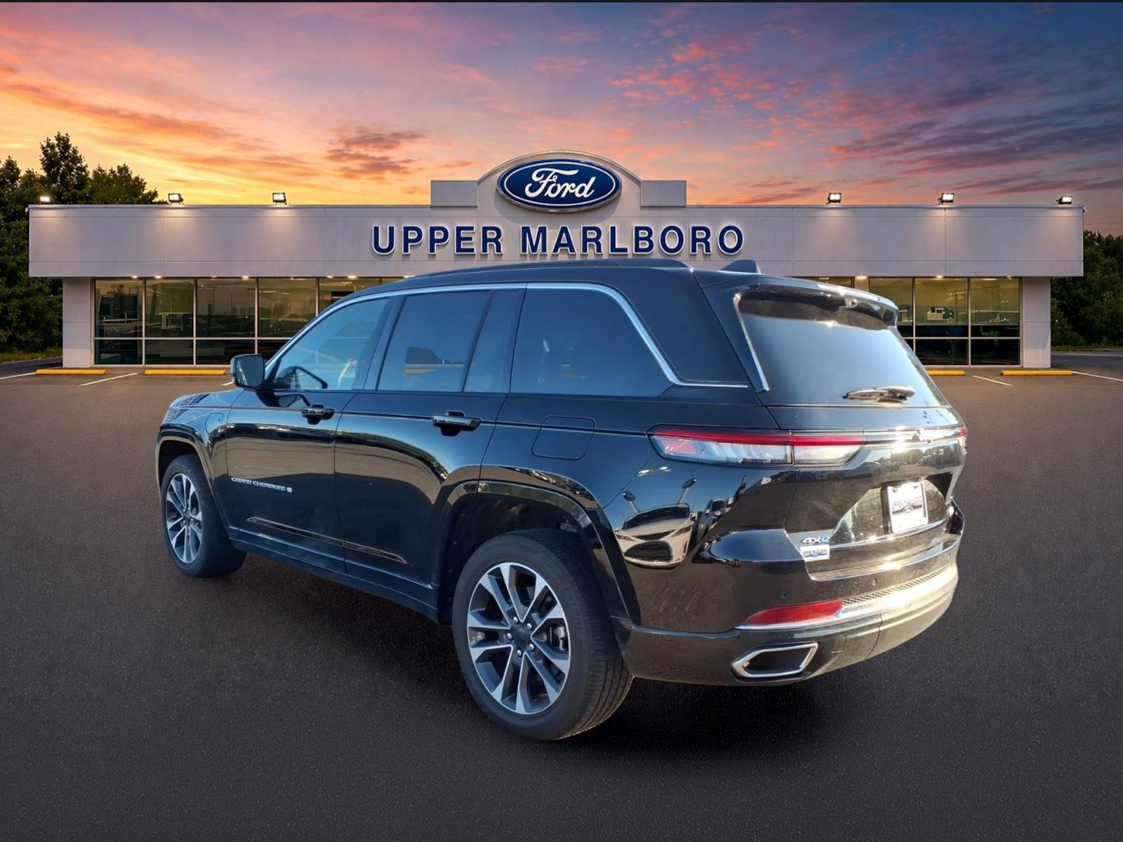 Used 2025 Jeep Grand Cherokee Overland w/ Advanced Protech Group III AWD/4WD image 6