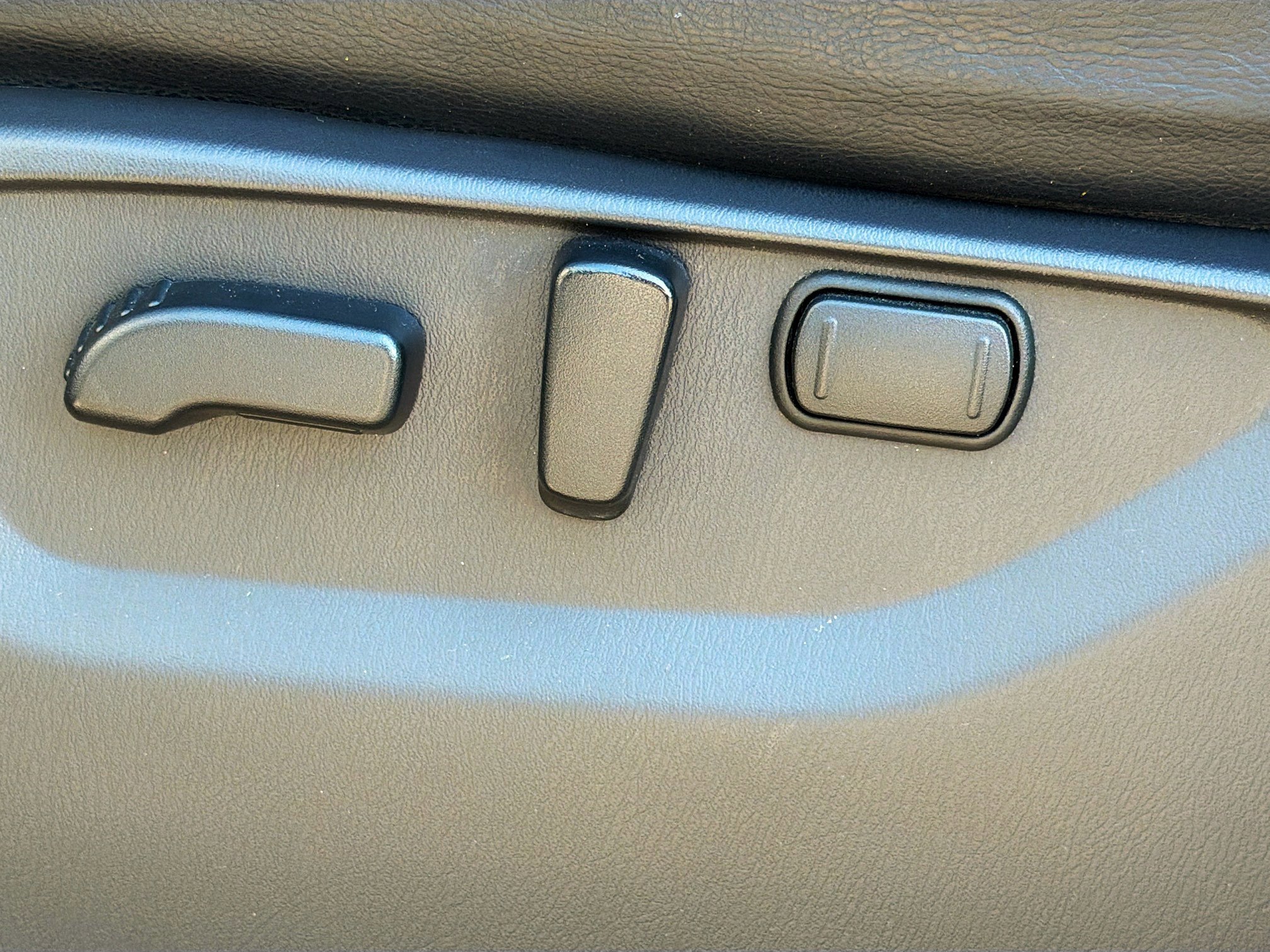 Used 2023 Nissan Armada SL w/ Captain's Chairs Package image 25