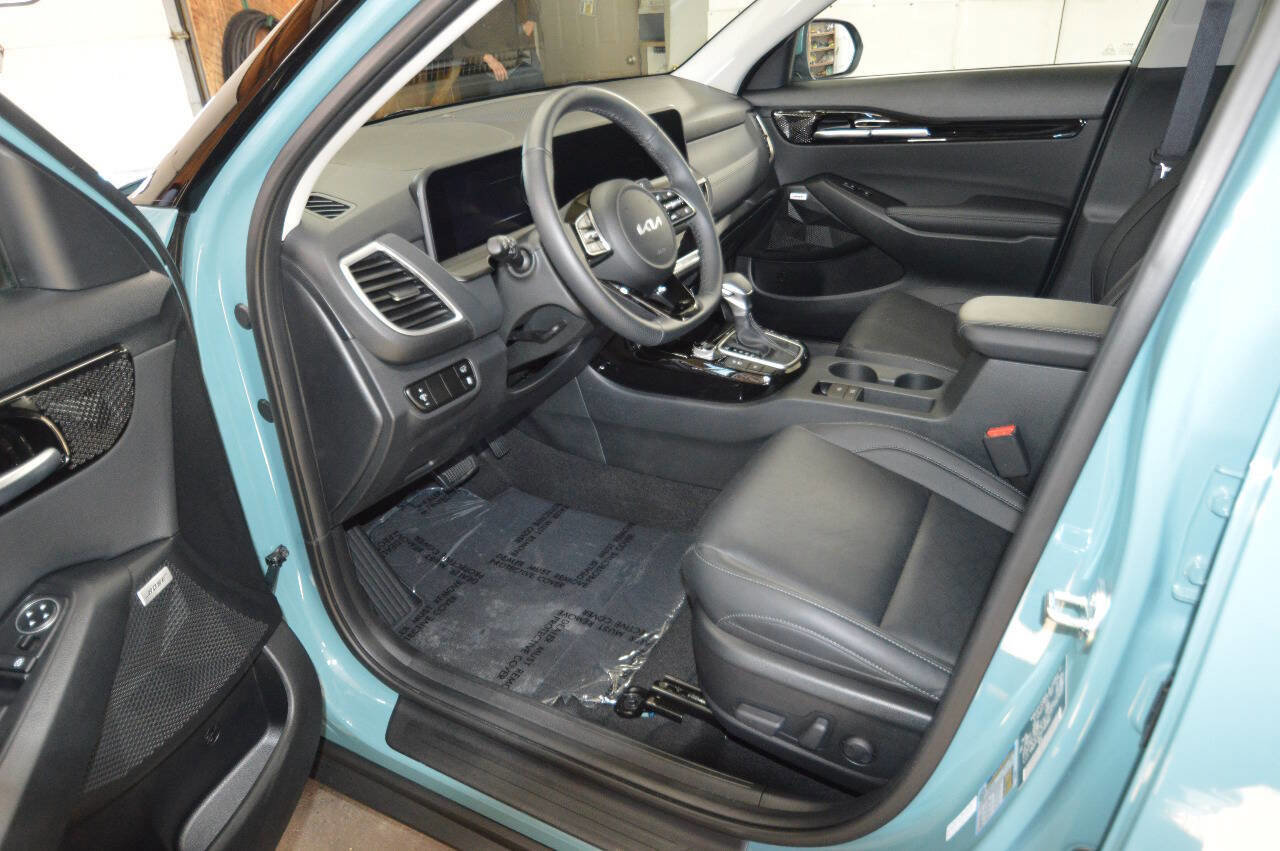 Used 2026 Kia Seltos SX w/ SX Sunroof Package image 25
