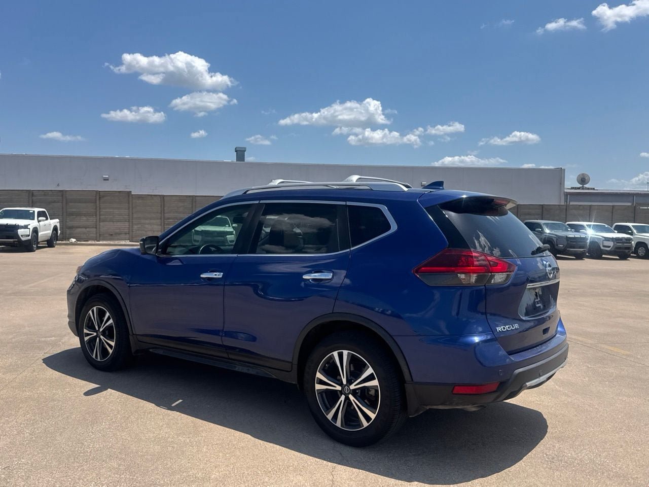 Used 2019 Nissan Rogue SV w/ Sun & Sound Touring Package FWD image 14