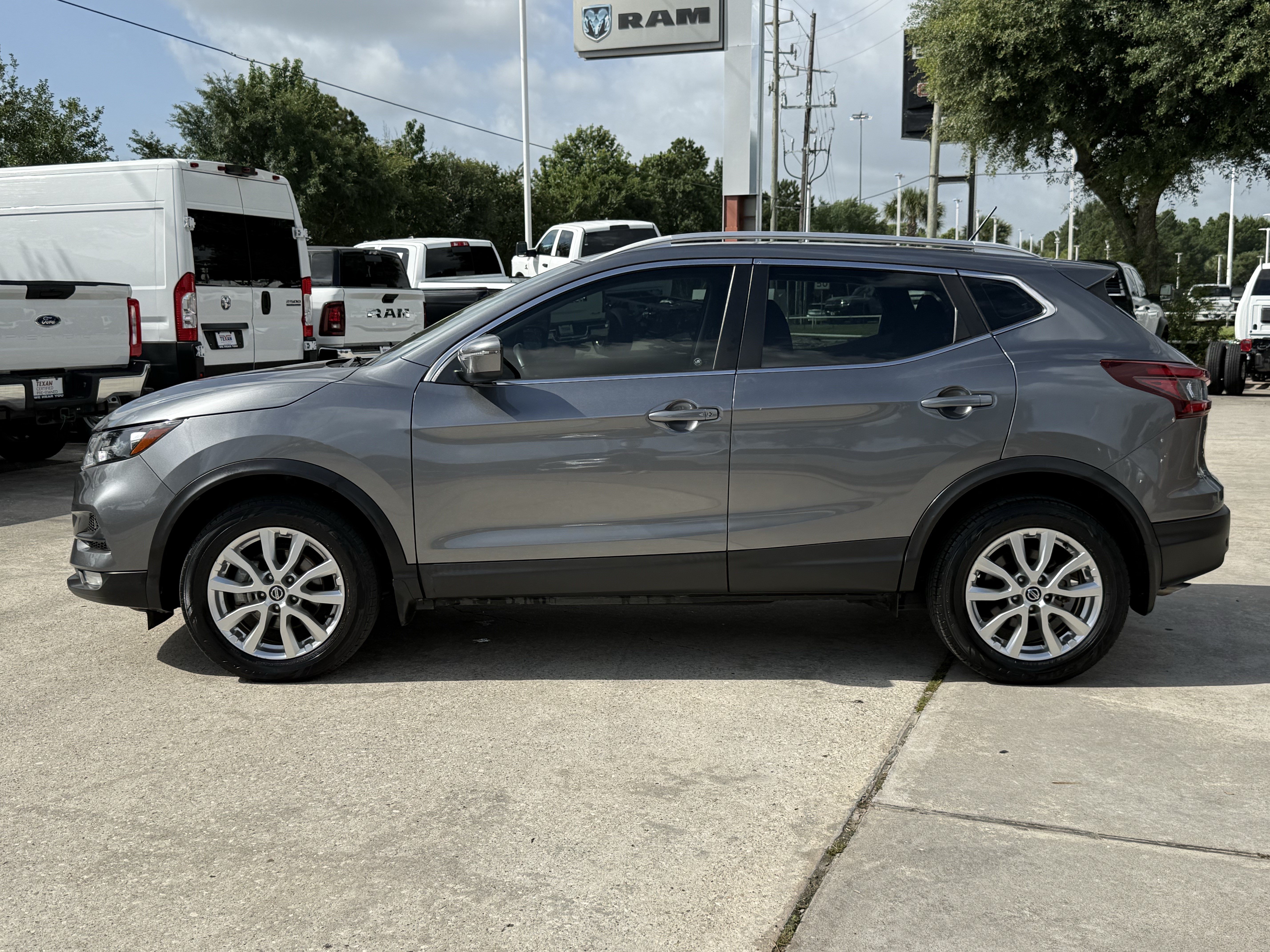 Used 2022 Nissan Rogue Sport SV FWD image 8