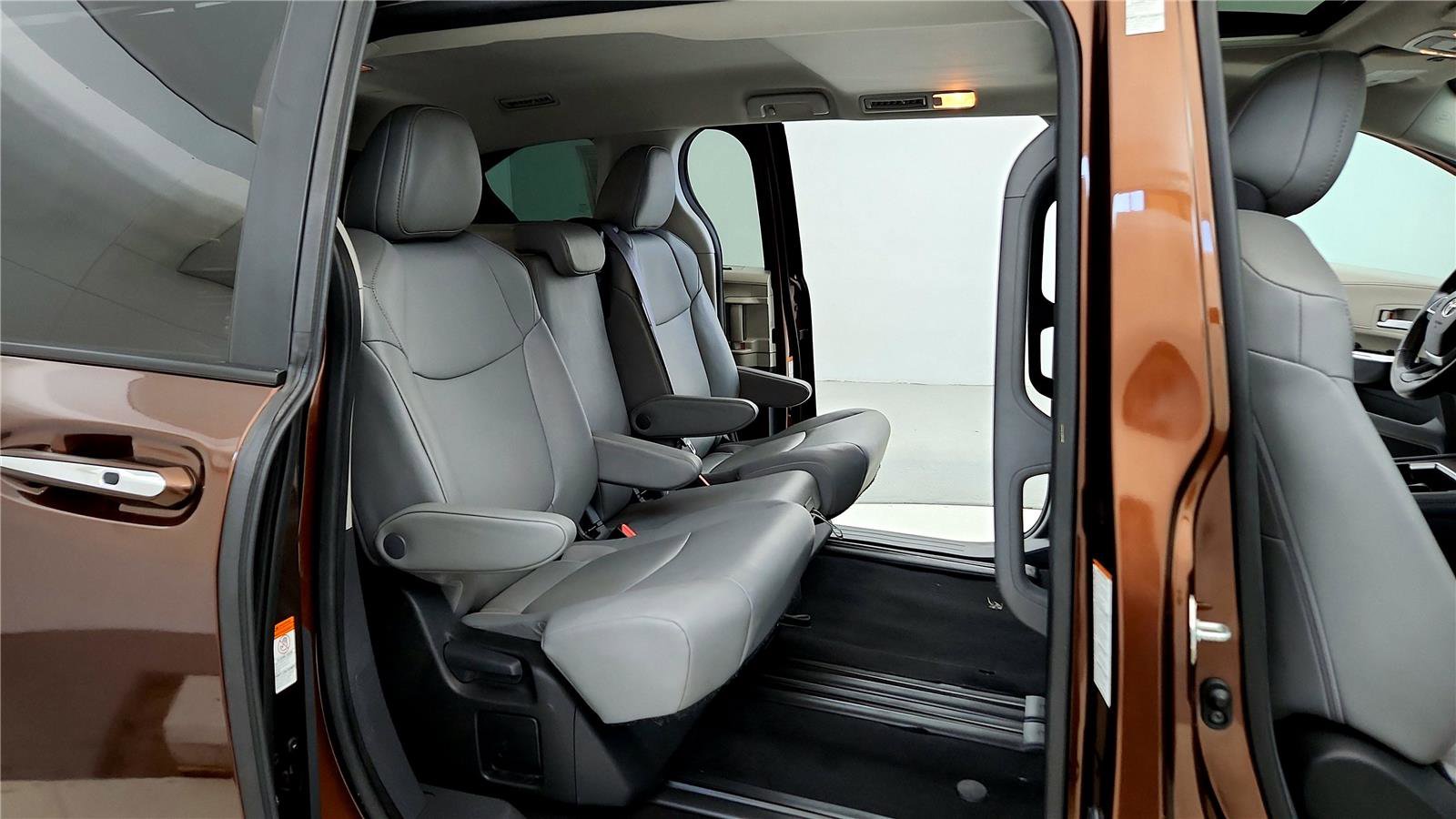 Certified 2024 Toyota Sienna XLE image 18