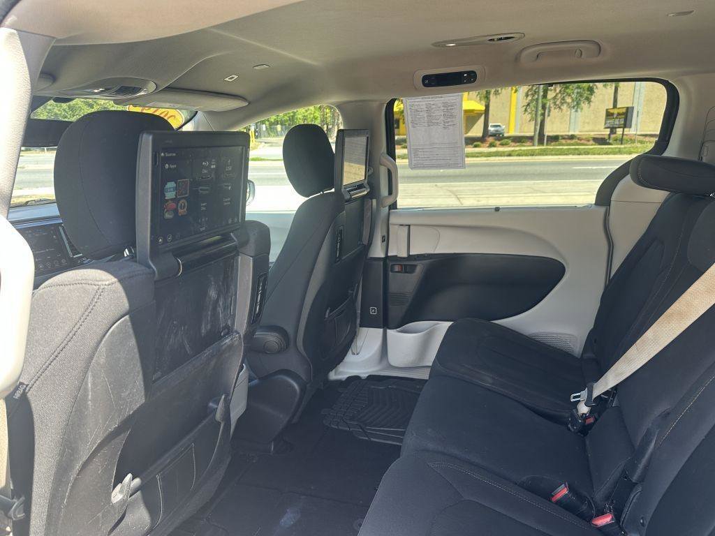Used 2019 Chrysler Pacifica Touring Plus FWD image 16