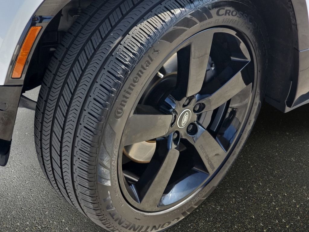 Used 2025 Land Rover Defender 90 X-Dynamic SE image 33