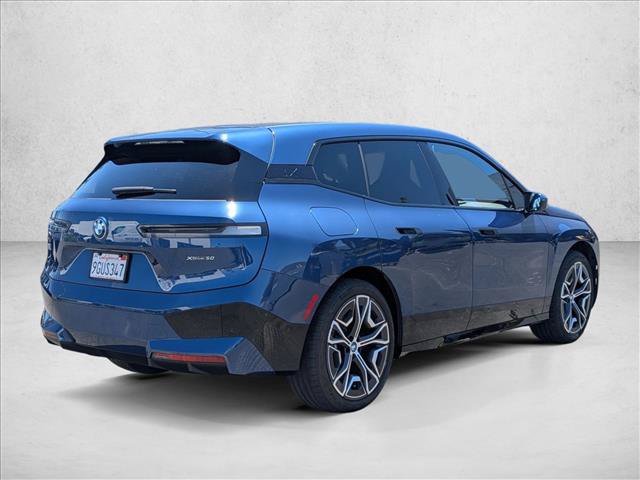 Used 2024 BMW iX xDrive50 w/ Premium Package AWD/4WD image 4