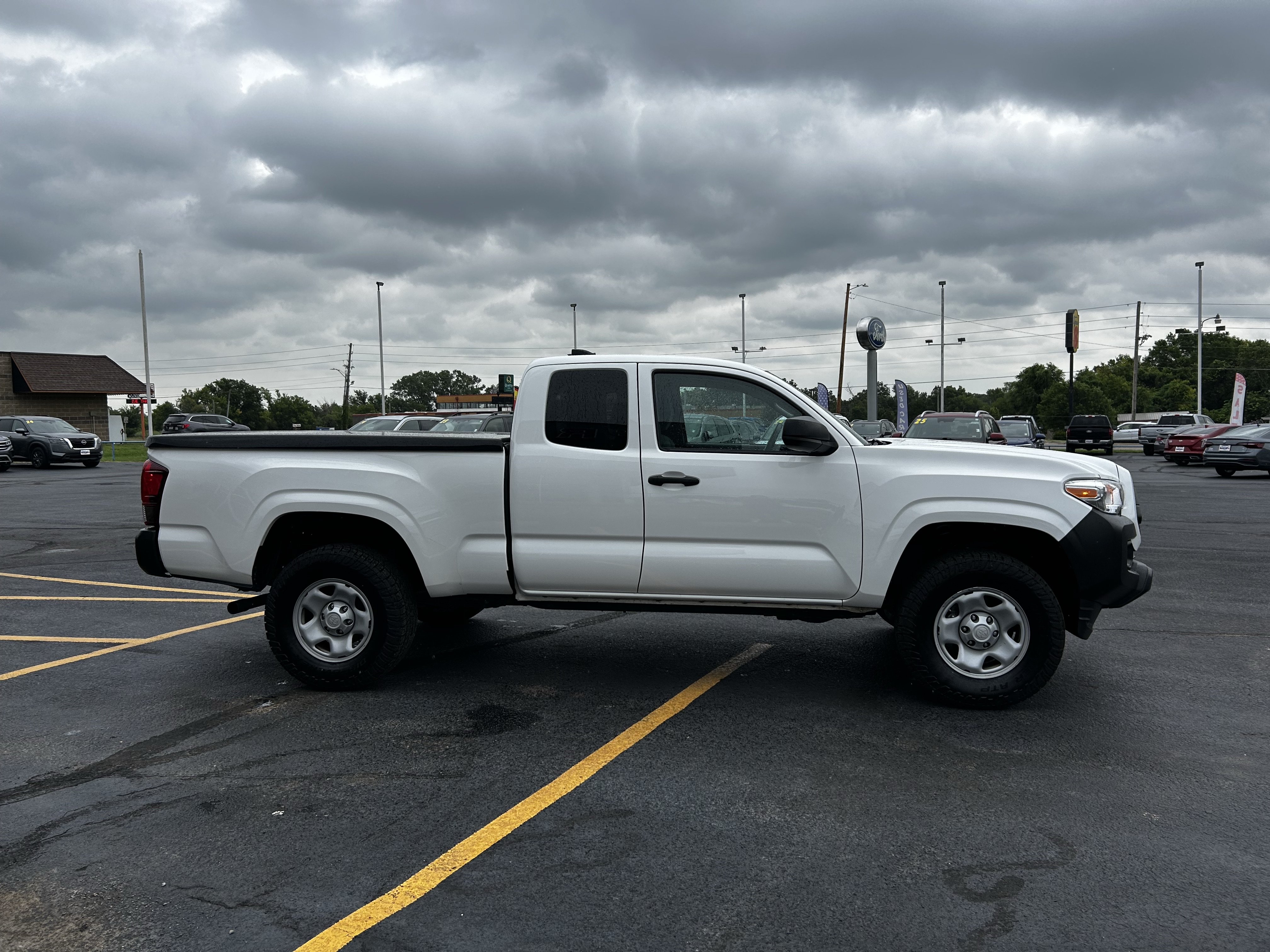 Used 2023 Toyota Tacoma SR RWD image 4