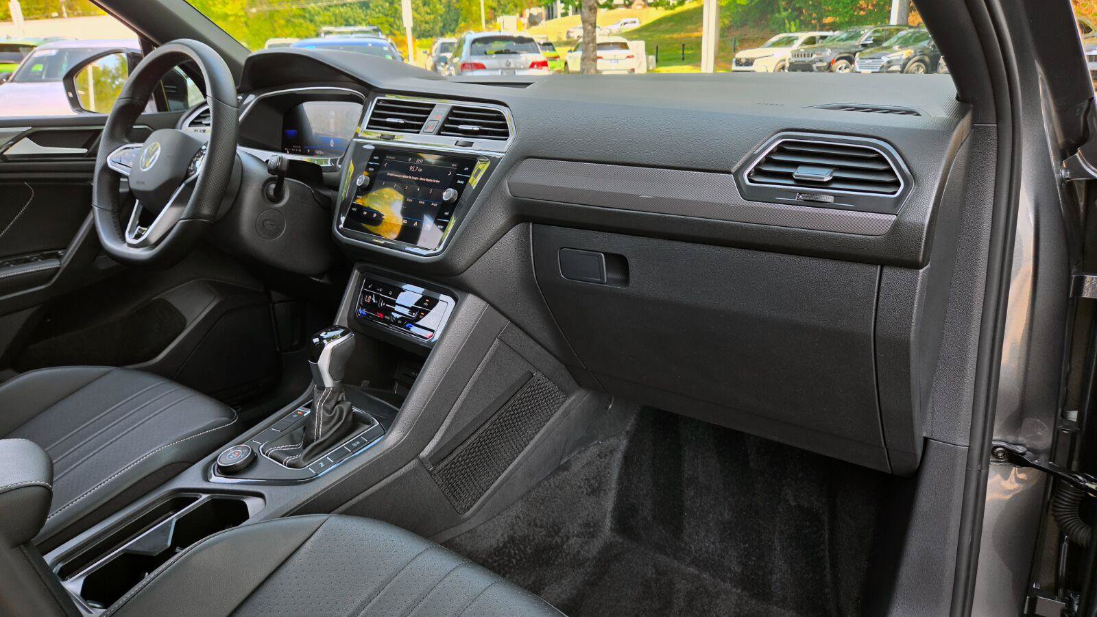 Used 2023 Volkswagen Tiguan SE R-Line AWD/4WD image 52