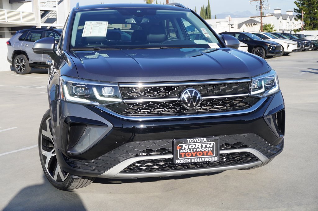 Used 2023 Volkswagen Taos SEL image 2