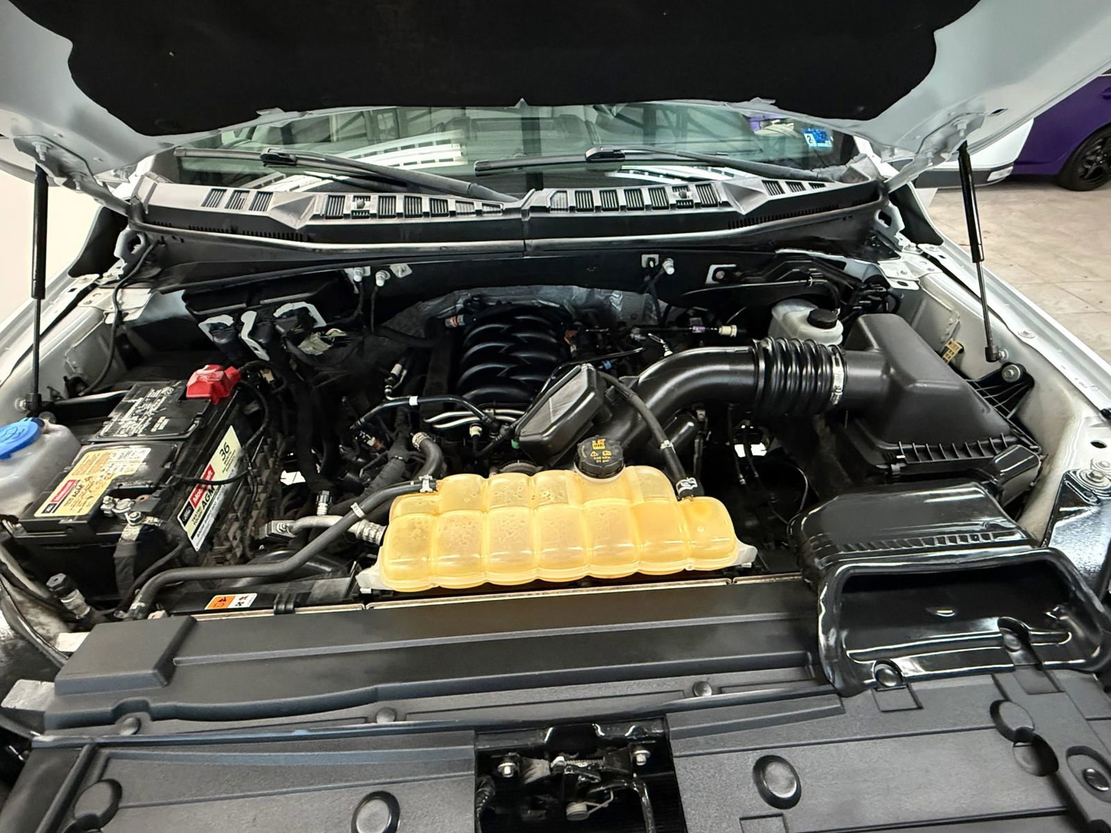 Used 2018 Ford F150 Lariat w/ Trailer Tow Package image 34