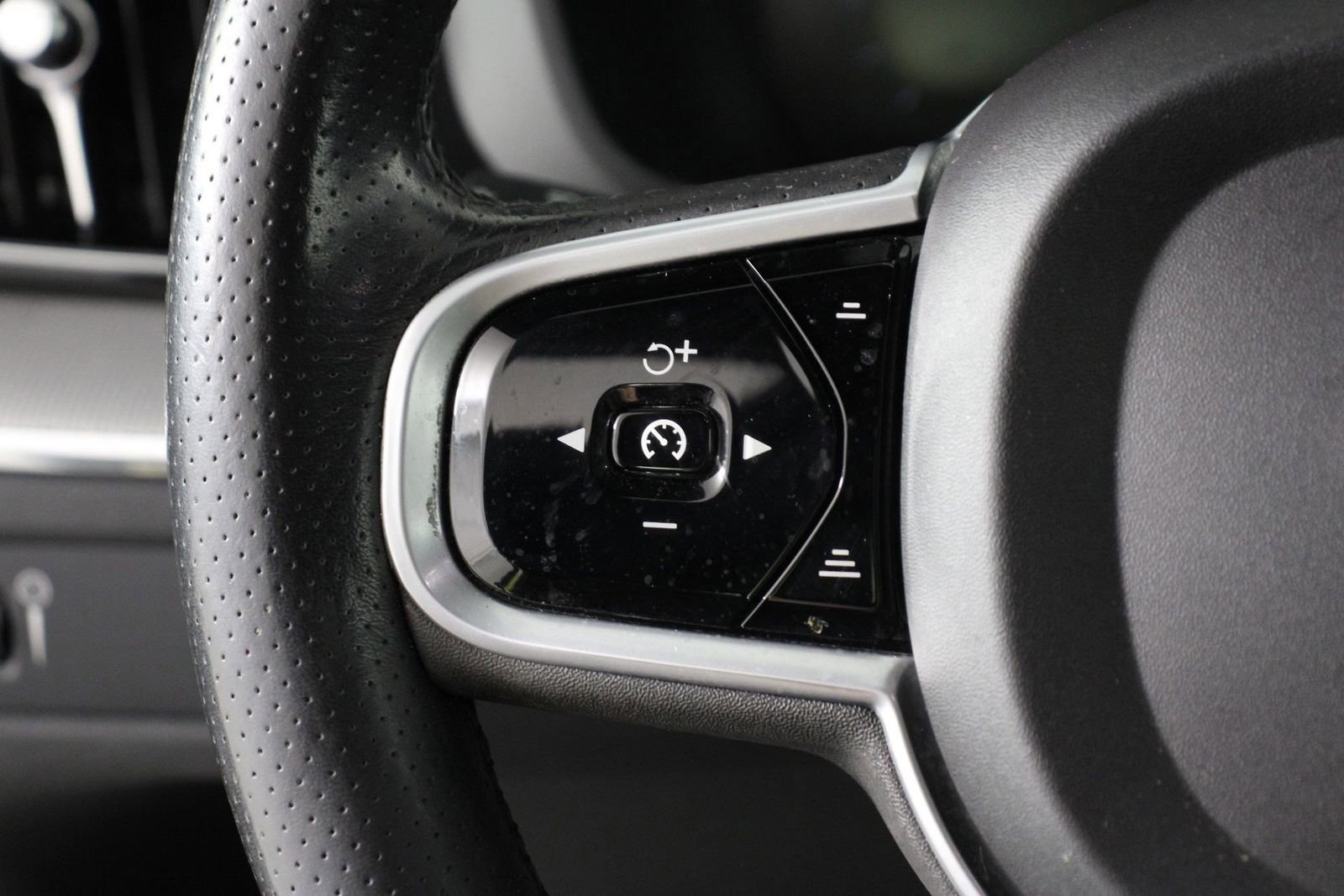 Used 2019 Volvo XC60 T5 Inscription FWD image 10