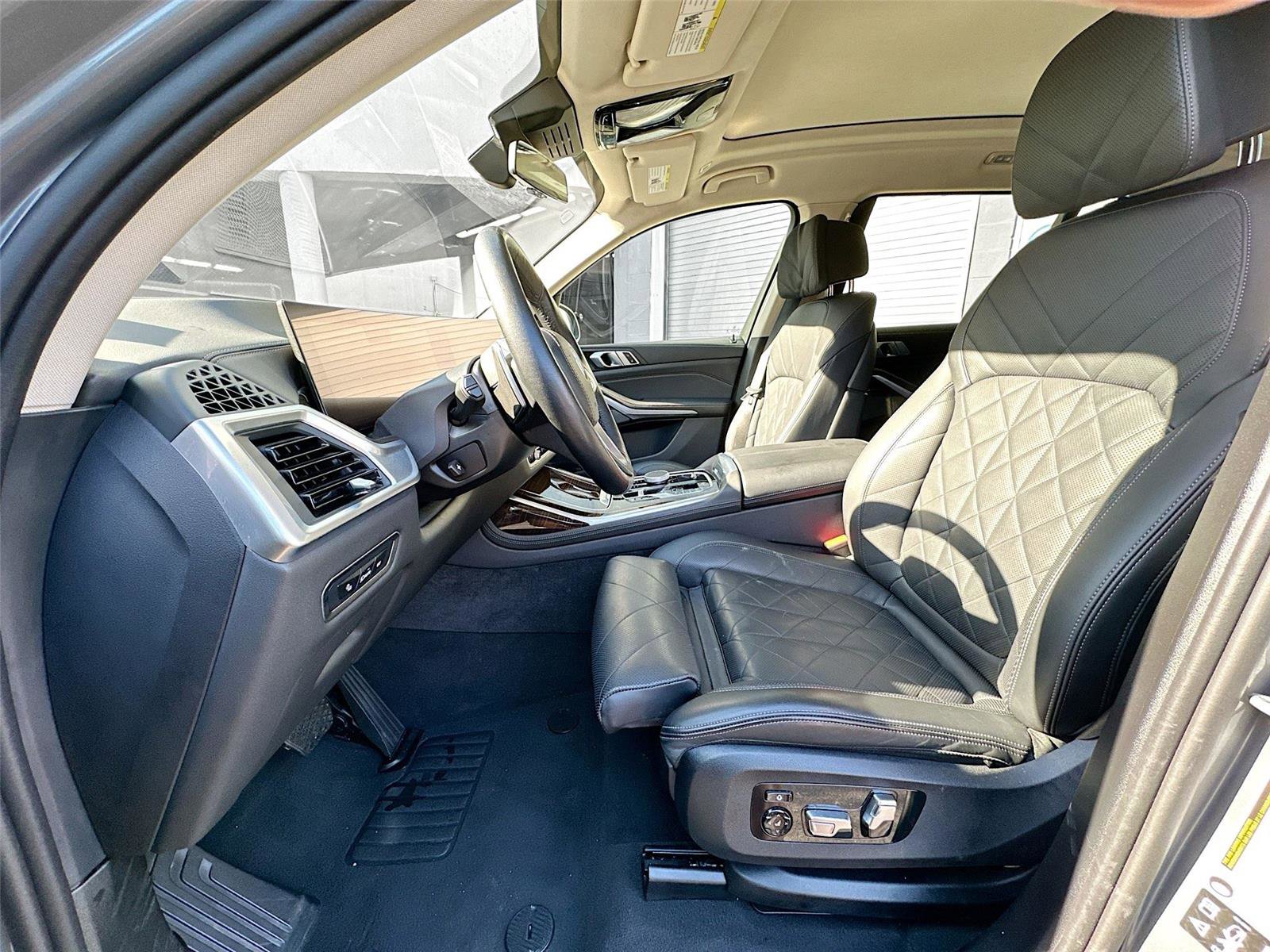 Certified 2024 BMW X7 xDrive40i w/ Premium Package image 22