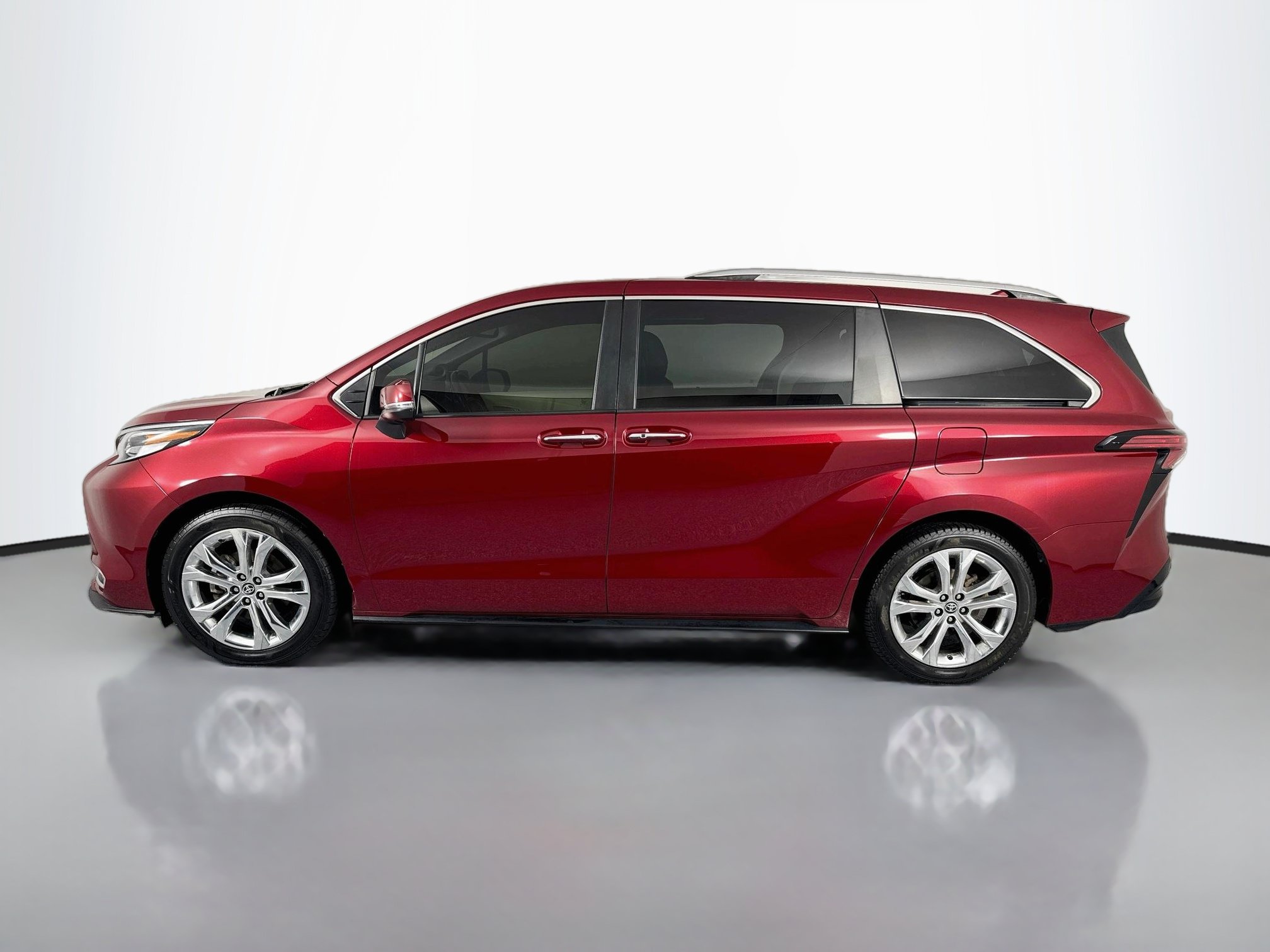 Used 2022 Toyota Sienna Platinum FWD image 8