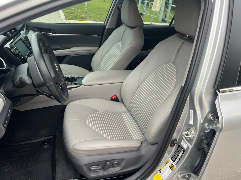 Used 2020 Toyota Camry SE FWD image 32