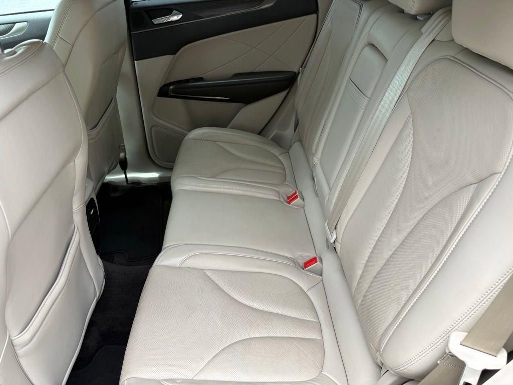 Used 2019 Lincoln MKC Reserve w/ MKC Technology Package FWD image 9