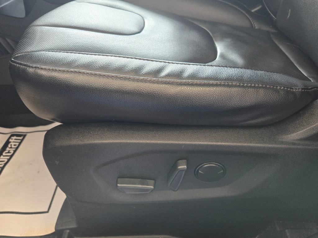 Used 2022 Ford Edge Titanium w/ Equipment Group 301A image 16