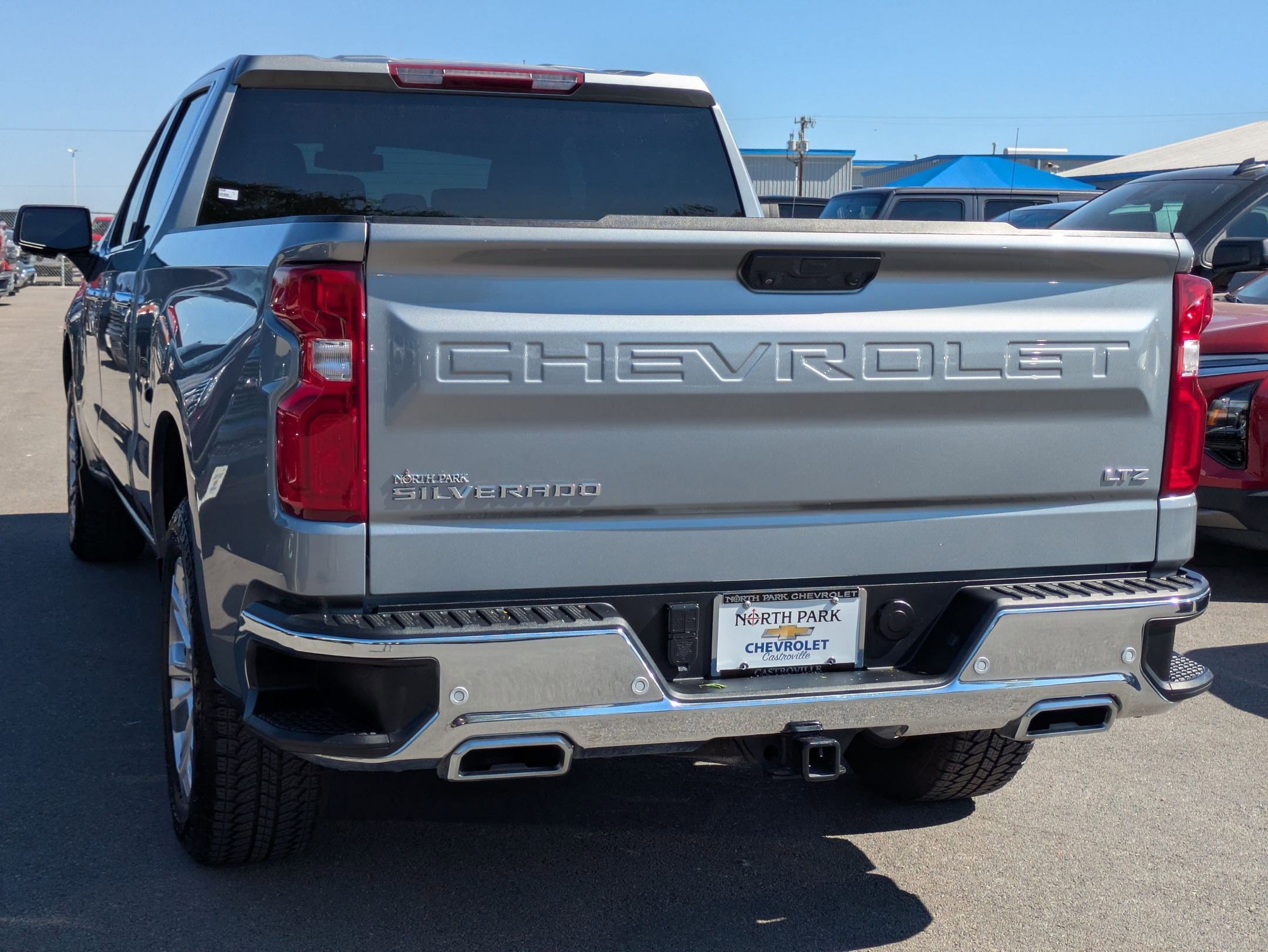 Used 2023 Chevrolet Silverado 1500 LTZ w/ Z71 Off-Road Package image 5
