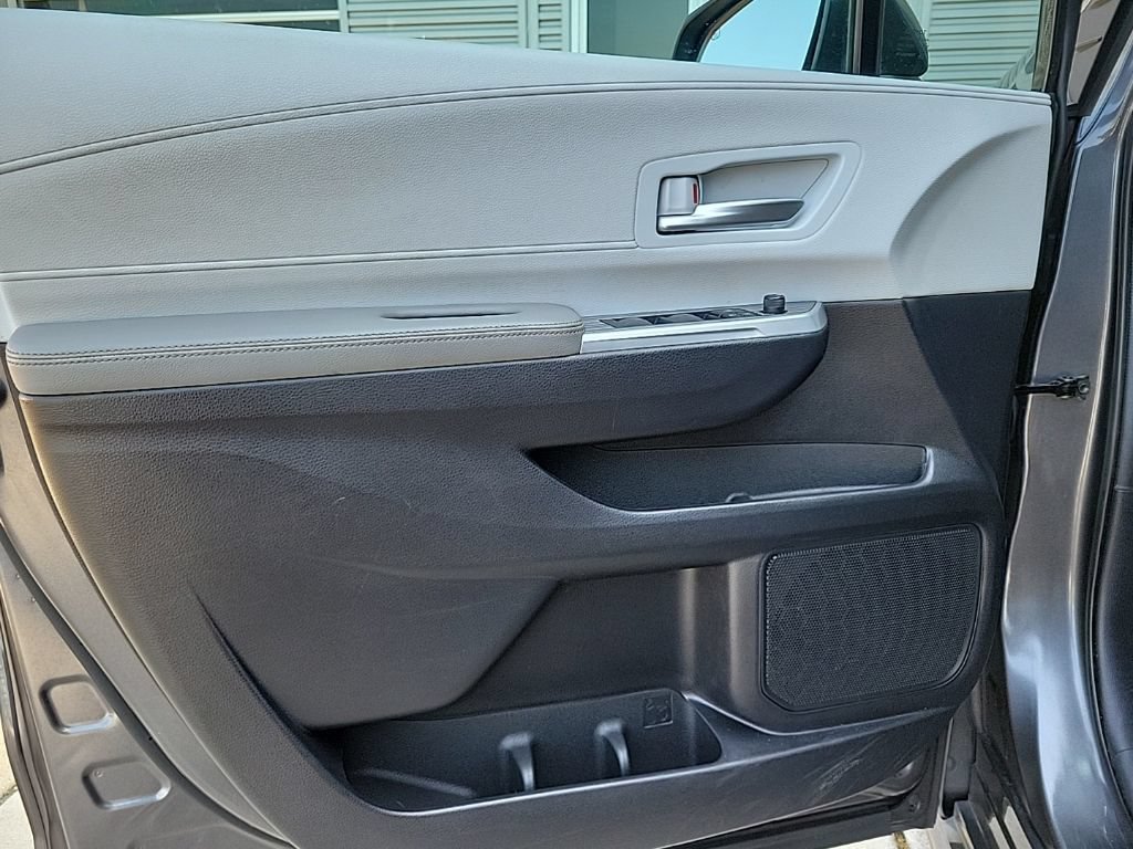 Used 2025 Toyota Sienna XLE FWD image 33