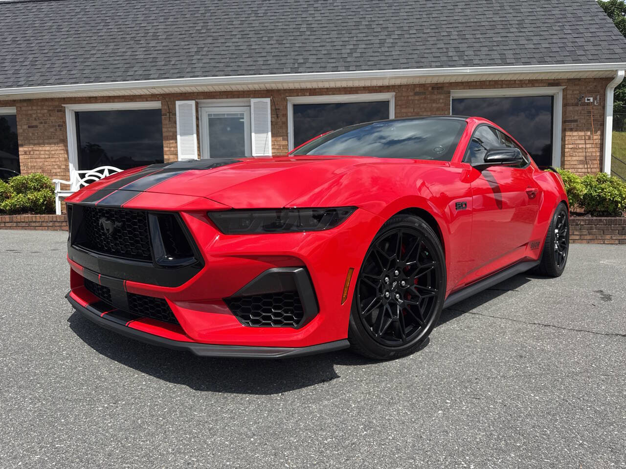 Used 2024 Ford Mustang GT Premium w/ GT Performance Package RWD image 4