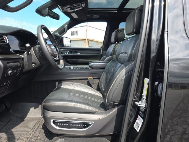 Used 2025 Jeep Grand Wagoneer Series III w/ Rear Seat Video Group 1 AWD/4WD image 12
