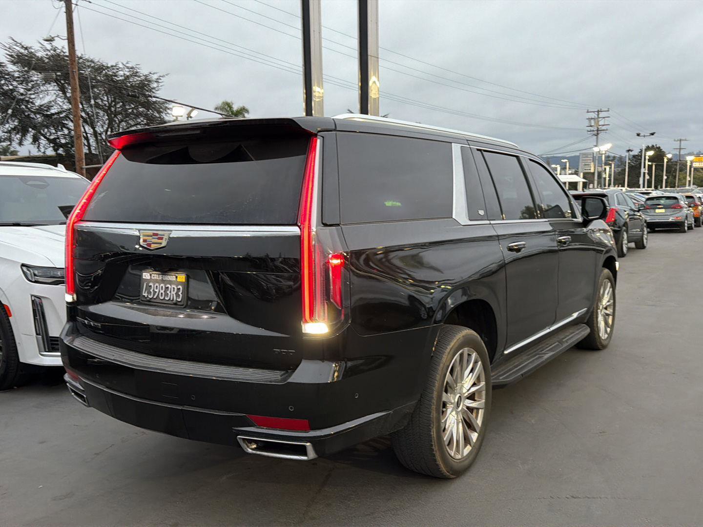 Used 2023 Cadillac Escalade ESV Premium Luxury image 4