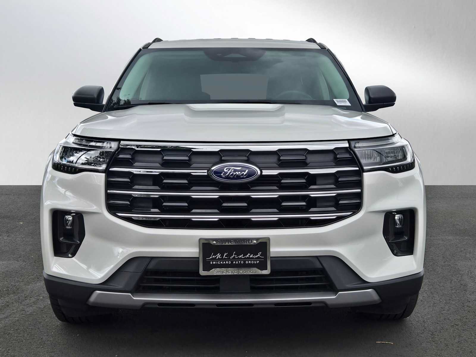 Used 2025 Ford Explorer Active w/ Active Comfort Package RWD image 8