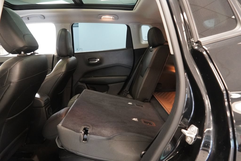 Used 2019 Jeep Compass Latitude w/ Cold Weather Group AWD/4WD image 27