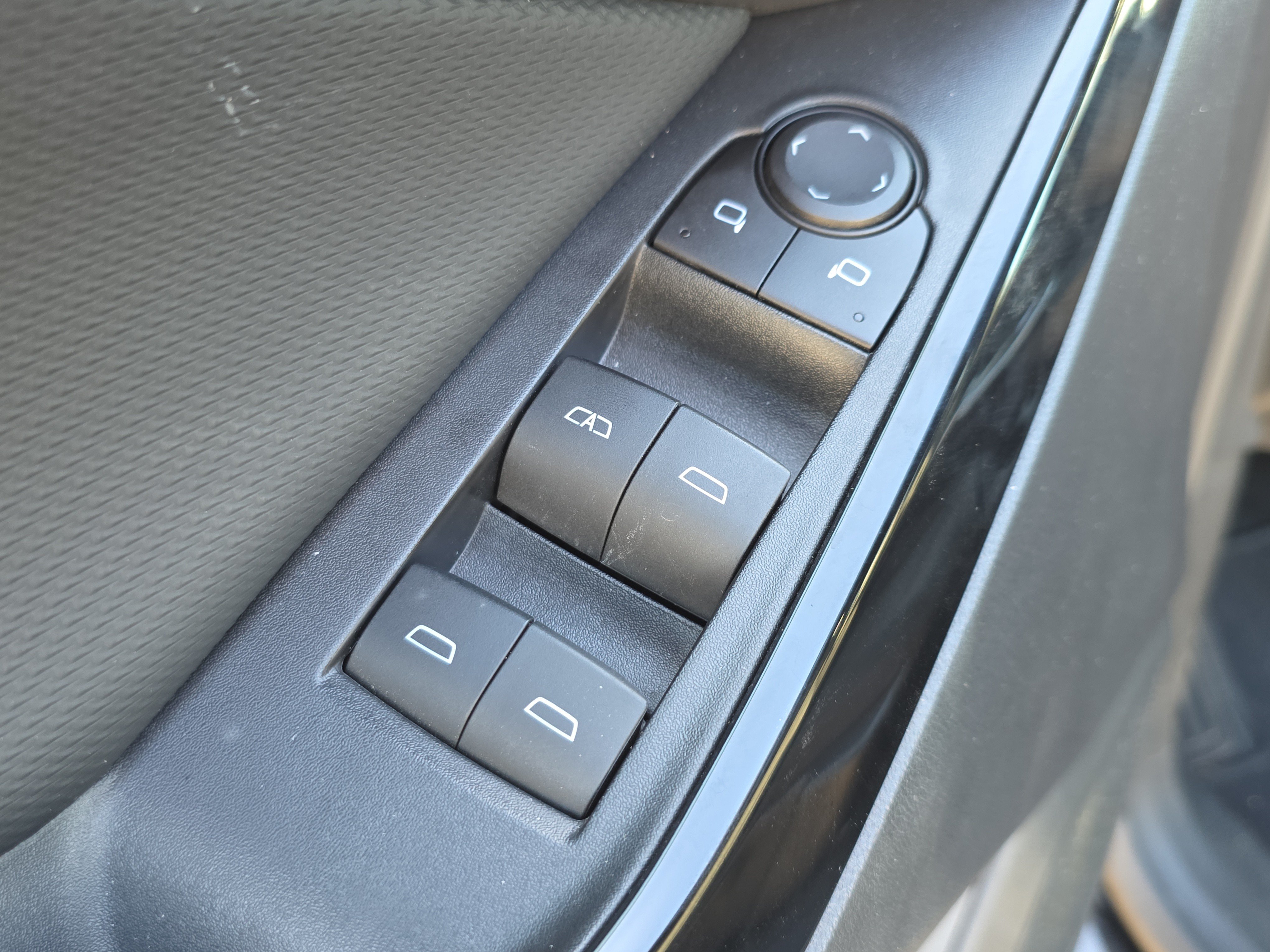 Used 2025 Chevrolet Equinox LT AWD/4WD image 22