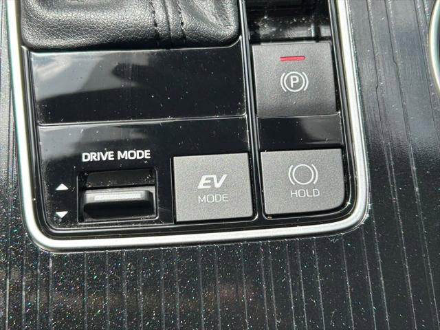 Certified 2025 Toyota Sienna XSE image 33