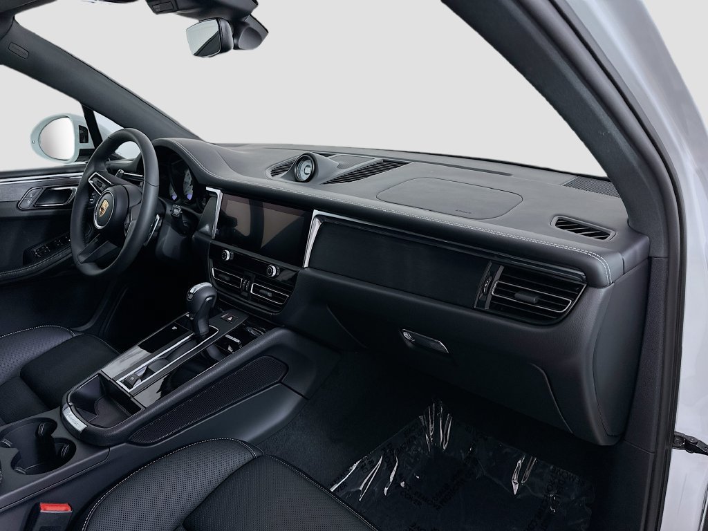 New 2026 Porsche Macan GTS AWD/4WD image 31