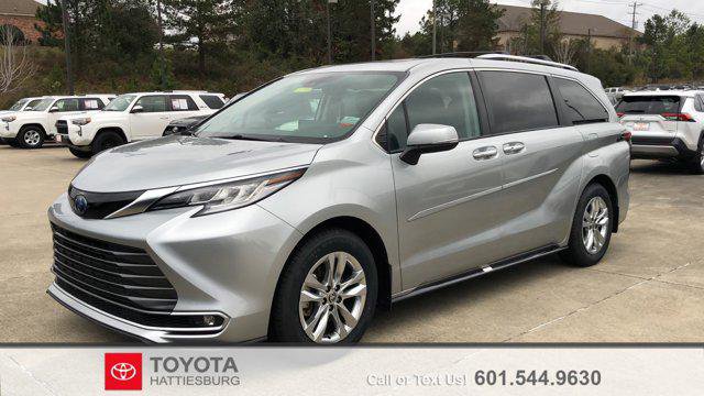 Certified 2022 Toyota Sienna Limited image 1