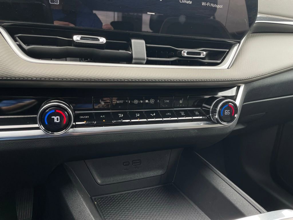 Used 2025 Chevrolet Equinox LT w/ Convenience Package II image 18