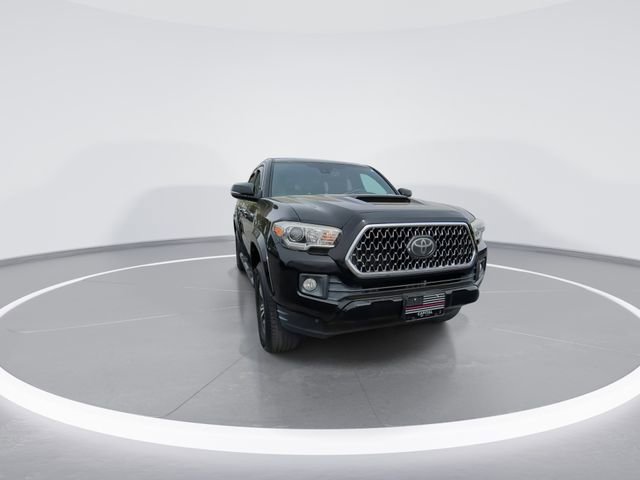 Used 2018 Toyota Tacoma TRD Sport image 2