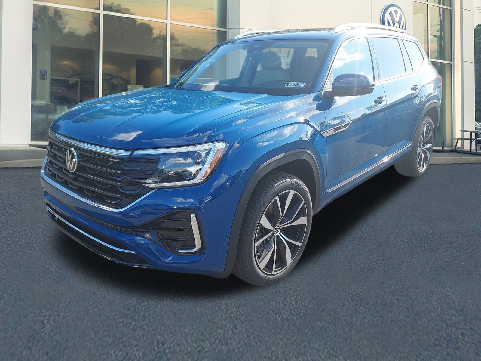 New 2026 Volkswagen Atlas SEL Premium R-Line image 2