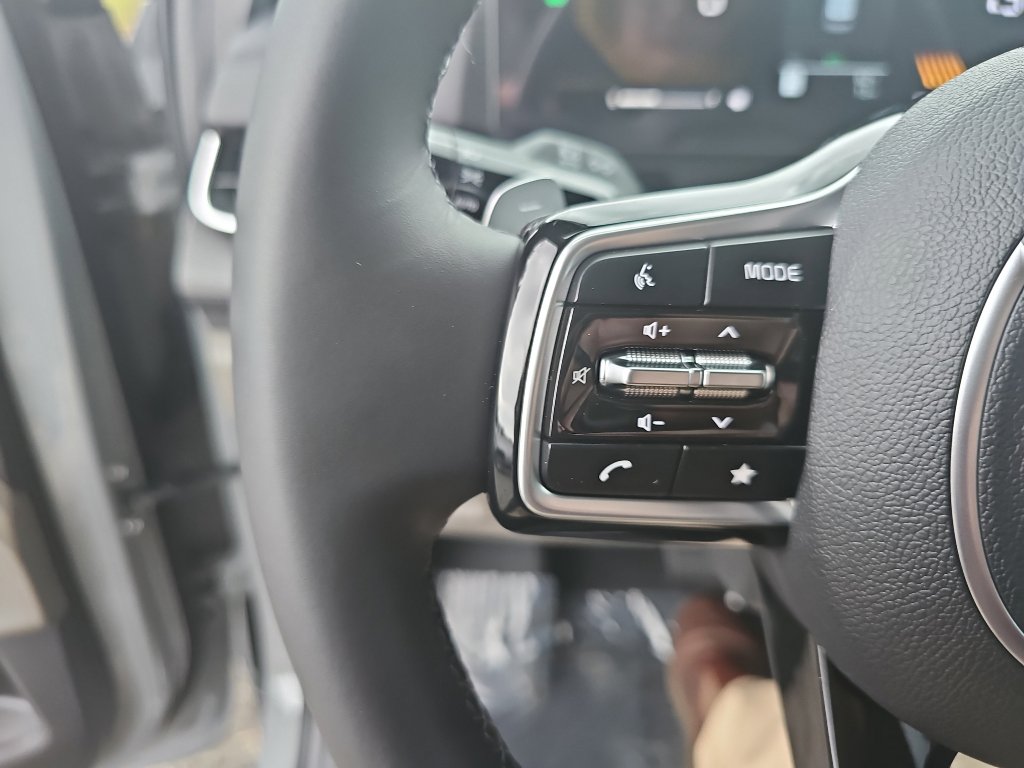 New 2026 Kia Carnival EX image 12