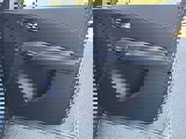 Used 2025 Cadillac XT4 Premium Luxury FWD image 19