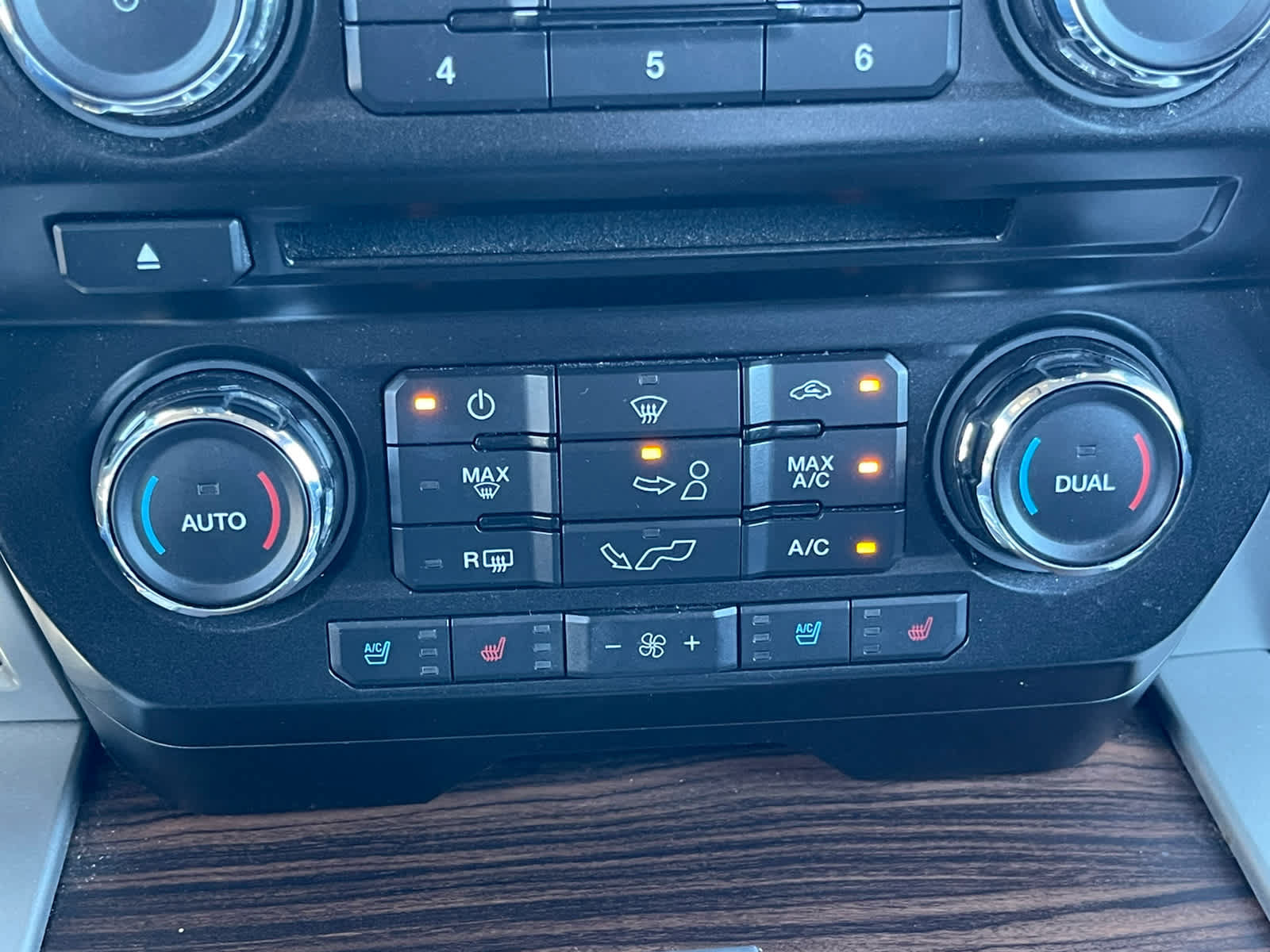 Used 2015 Ford F150 Lariat AWD/4WD image 19